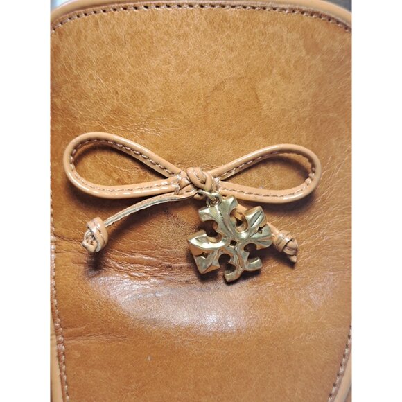 Tory Burch Charm Mules Clogs Womens Tan Leather Slip-On Gold Charm Size 7.5 - Picture 5 of 15